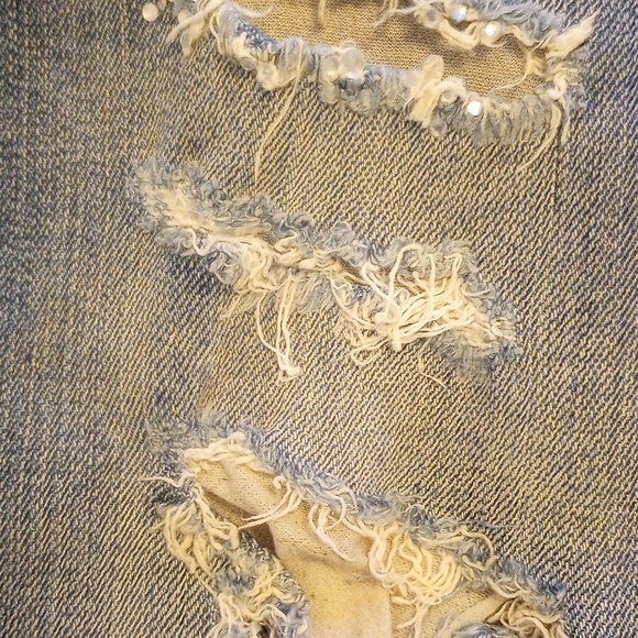 Miss Me Cropped Jeans - Picture 5 of 9